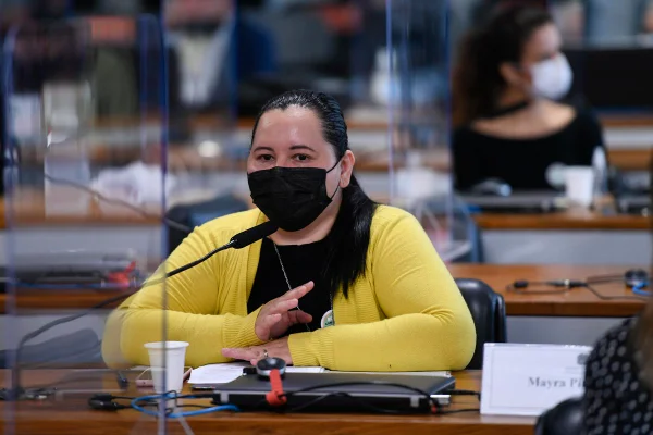 Enfermeira que perdeu a irmã para Covid diz à CPI que há uma “rede de culpabilidade”