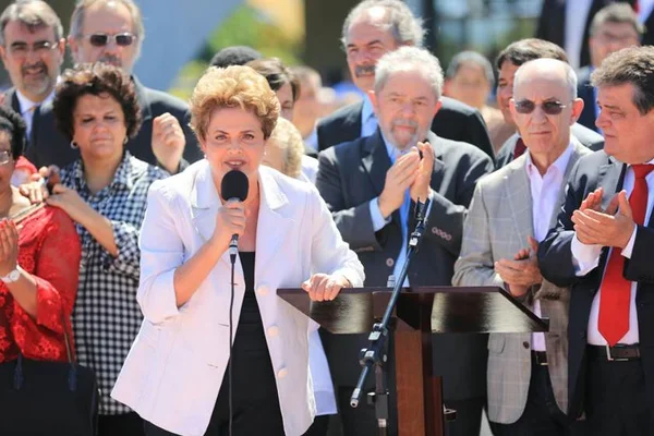 Além de Lula, Dilma trará comitiva de 35 pessoas para o Senado