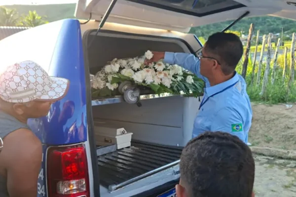 Imagem colorida de um sepultamento em AL