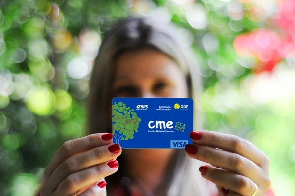 É beneficiário? veja como e quando retirar o Cartão Material Escolar