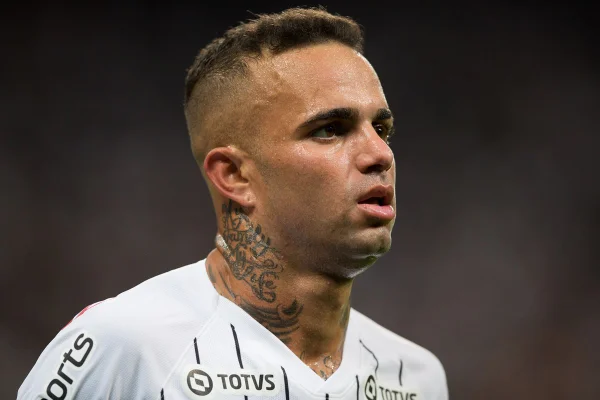 Ironia? Comentaristas debatem voto em Luan como Craque do Jogo