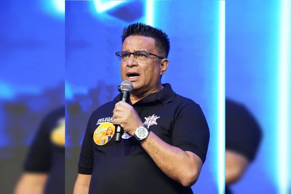 Candidato “muda” de branco para pardo e alega erro após TRE questionar