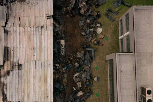 Imagem área de um lugar que pegou fogo - Metrópoles