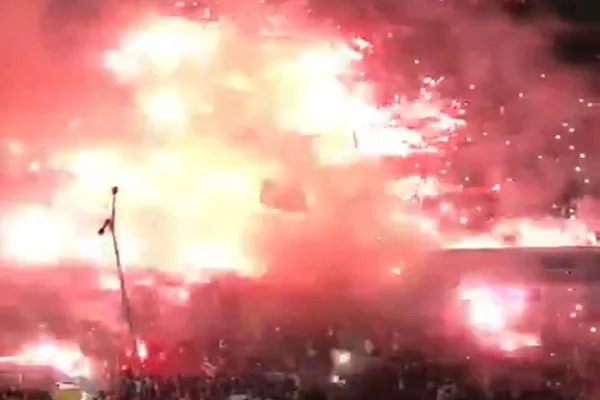 Fake: vídeo de chegada do Flamengo ao Maraca é da torcida do Fortaleza