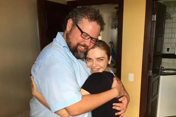 Marcílio Amorim e Titina Medeiros em foto coloriuda - Metrópoles