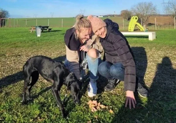 Paris: cadela que fugiu de avião e sumiu por uma semana é achada