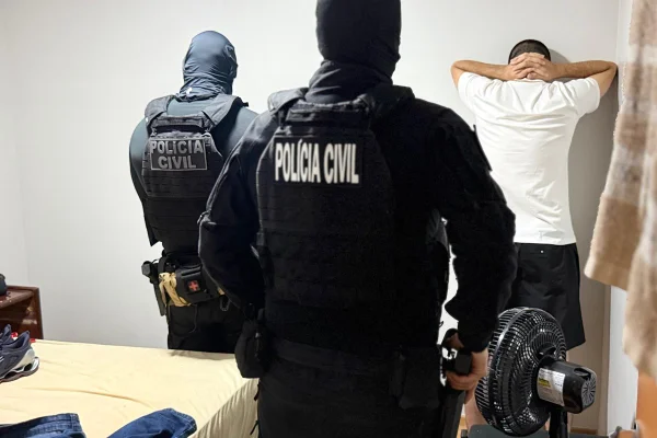 Policiais e suspeitos - Metrópoles