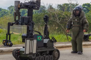 Robô é equipado com braço capaz de movimentar objetos com precisão; Defesa vai entregar equipamento à Marinha