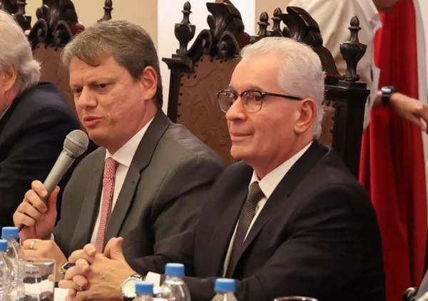 Tarcísio e o chefe do MPSP, Paulo Sérgio de Oliveira e Costa