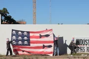 Segundo o coletivo Levante Popular, as manifestações denunciam tentativas de interferência dos Estados Unidos no Brasil Segundo o coletivo Levante Popular, as manifestações denunciam tentativas de interferência dos Estados Unidos no Brasil