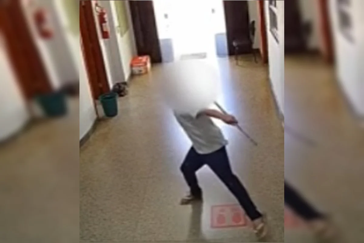 Homem ataca prefeitura de Goiás e causa danos milhares