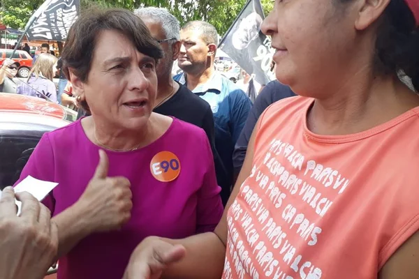Sem atraso: Eliana Pedrosa chega de helicóptero a agenda em Brazlândia