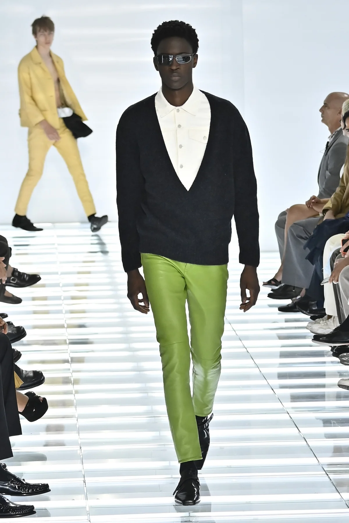 Calça skinny foi o grande destaque da coleção primavera/verão 2027 da Prada Calça skinny foi o grande destaque da coleção primavera/verão 2027 da Prada