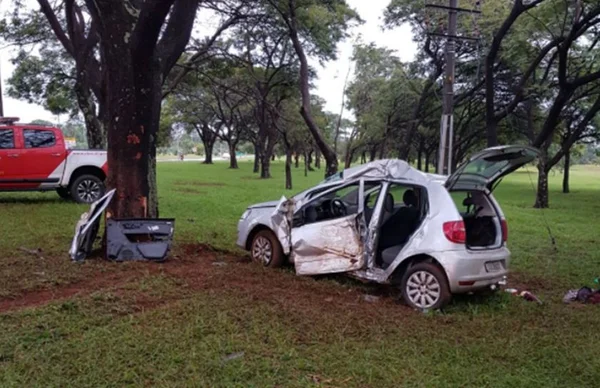 Em acidente grave no Eixão Sul, mulher morre e 4 pessoas ficam feridas