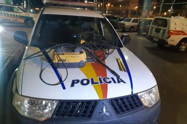 Trio é flagrado tentando furtar fios de cobre em igreja da Asa Norte
