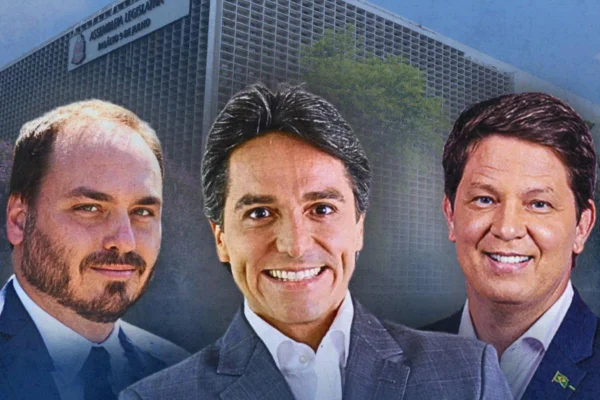 Carlos Bolsonaro, Paulo Mansur e Mário Frias. Homenagem na Alesp - Metrópoles