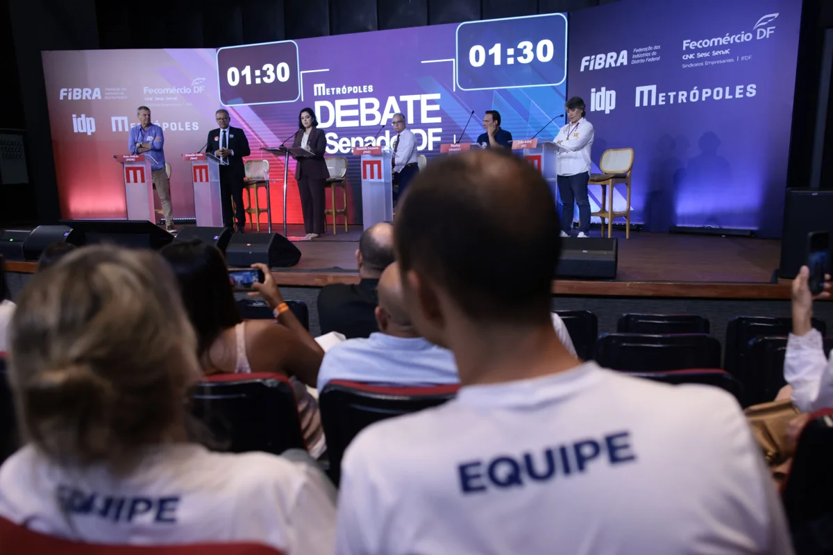 Candidatos ao Senado pelo DF debateram nesta quinta-feira. Plateia era composta de apoiadores e convidados do Metrópoles Candidatos ao Senado pelo DF debateram nesta quinta-feira. Plateia era composta de apoiadores e convidados do Metrópoles
