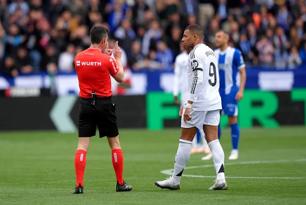 Imagem colorida de Mbappé - Metrópoles
