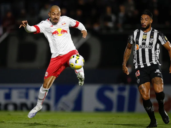 Em jogo antecipado, Bragantino e Atlético ficam no 1 x 1 no Brasileiro