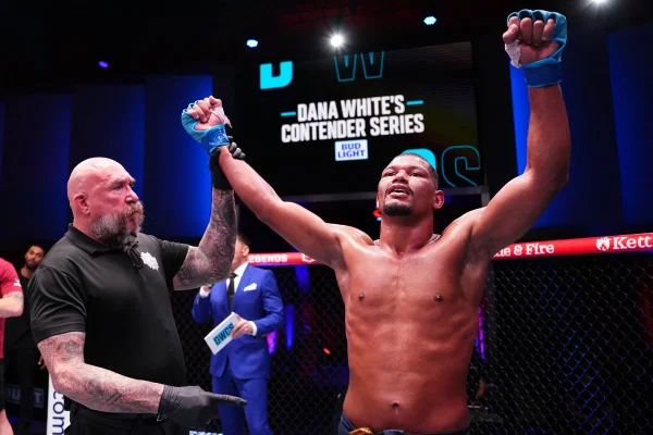 Atleta do DF, Djorden Santos vence luta em reality e assina com UFC