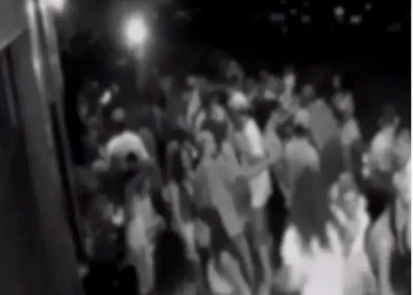 Vídeo mostra tiroteio que deixou uma mulher morta e quatro pessoas baleadas no interior do Paraná