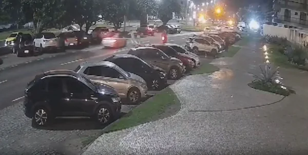 Imagem colorida de momento em que influencer atropela e mata homem recém-casado - Metrópoles