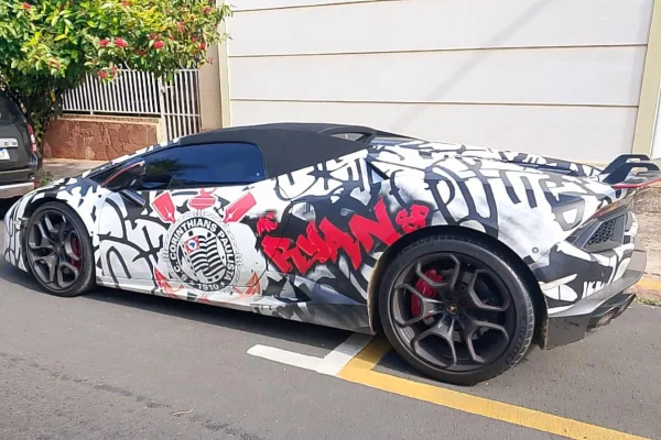 Imagem colorida de Lamborghini do MC Ryan. Metrópoles