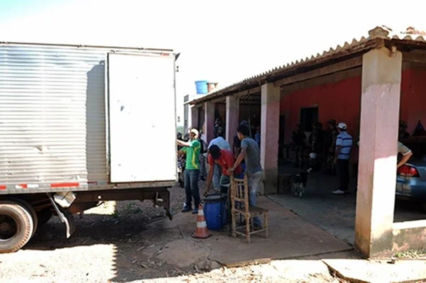 Ação de reintegração de posse retira invasores de área no Gama