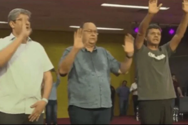 Pastor Moisés pedir voto multa manaus igreja