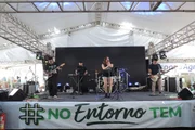 Visitantes conferem os estandes da 3ª edição da Feira #NoEntornoTem, que reúne cultura, gastronomia e artesanato de 16 municípios goianos