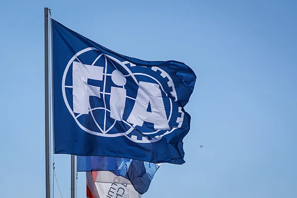iMAGEM COLORIDA DE BANDEIRA DA Federação Internacional de Automobilismo (FIA) - Metrópoles