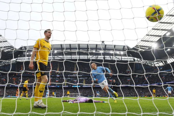Haaland marca gol pelo Manchester City
