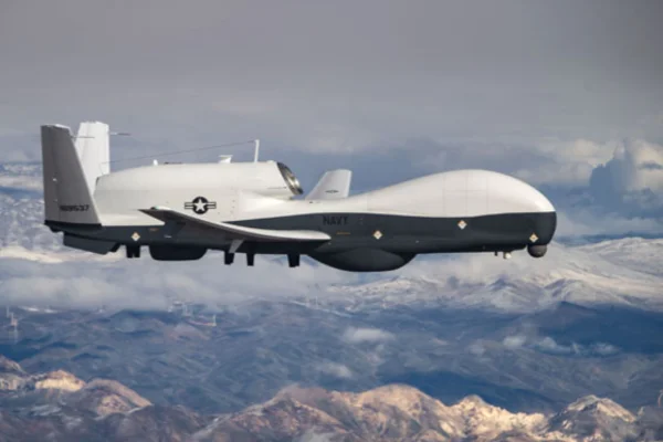 Imagem colorida, Drone militar dos EUA de R$ 1 bi desaparece sobre o Estreito de Ormuz - Metrópoles