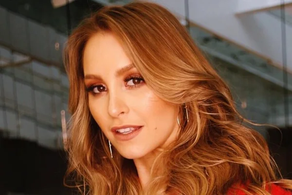 Após mudança no visual, Carla Diaz diz estar recebendo mais cantadas
