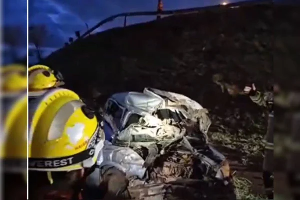Carro cai de viaduto em Santa Maria