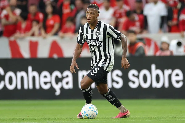 Danilo Santos, do Botafogo, tem dores musculares e desfalca a equipe