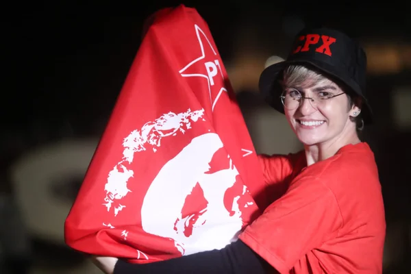 Mar vermelho: apoiadores de Lula celebram a chegada de 2023 em Brasília
