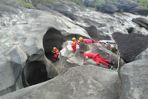 Bombeiros já vasculharam 25km de rio em busca de jovem na Chapada