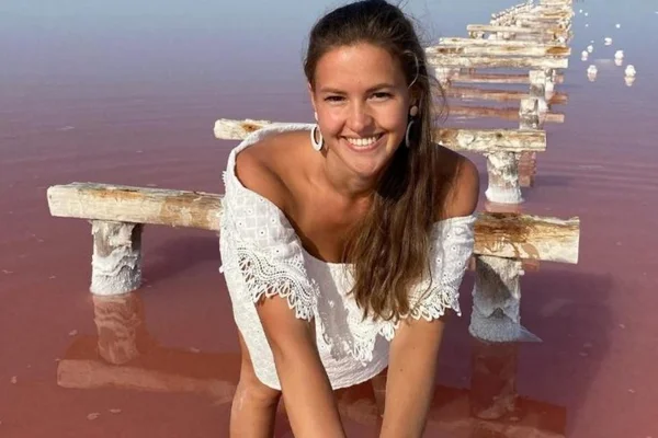 Influencer acorda de coma após acidente de jet ski na Indonésia