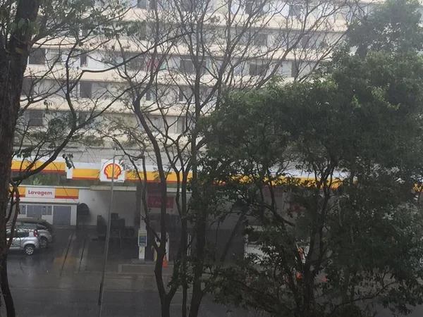 DF: postos reduzem preço e litro da gasolina cai a R$ 3,69 no crédito