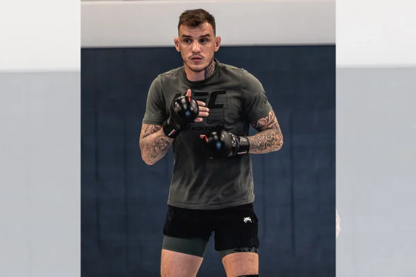 Brasiliense Renato Moicano enfrentará Brad Riddell no UFC 281 em NY