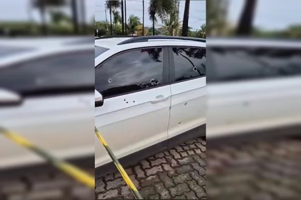 Motorista tem carro alvejado com 18 tiros em região do DF
