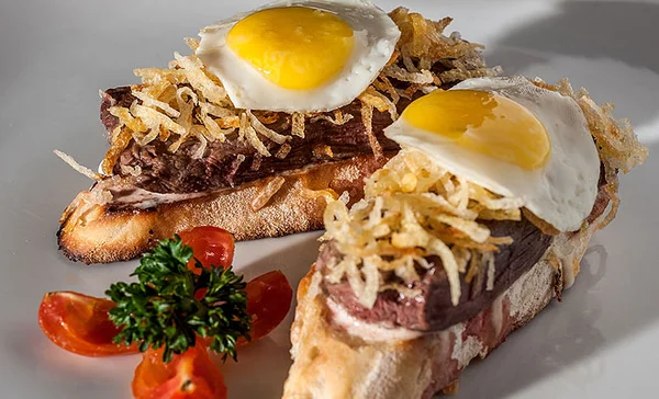 Receita num Instante: Gil Guimarães prepara um montadito de filé a cavalo