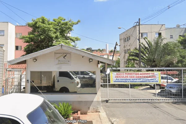 A denúncia foi feita à PM pela avó paterna das crianças. O filho mais velho, de 11 anos, foi deixado como responsável pelos outros dois