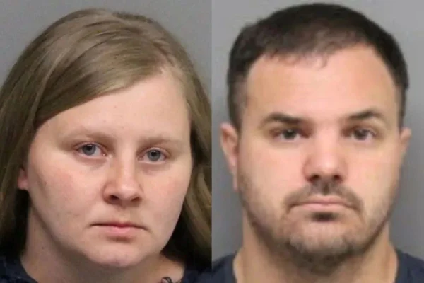 Imagem colorida de casal preso por sacudir a filha bebê até a morte - Metrópoles