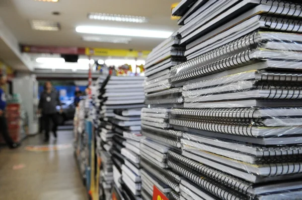 Cartão Material Escolar: GDF divulga regras e lista de itens