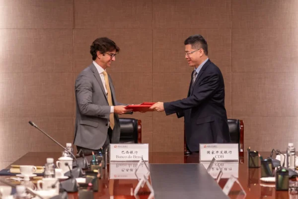 Representantes do Banco do Brasil e do China Development Bank fecham acordo de US$ 1 bilhão