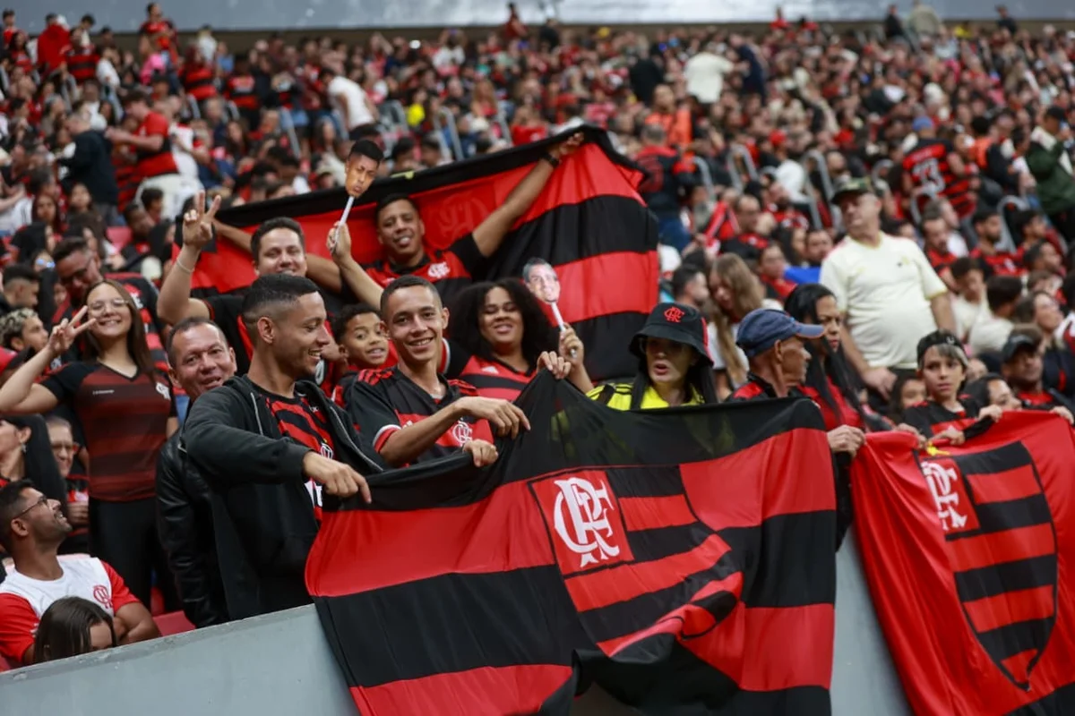 Lorran vira o placar para o Flamengo contra Olimpia. Acompanhe - imagem 4 Lorran vira o placar para o Flamengo contra Olimpia. Acompanhe - imagem 4