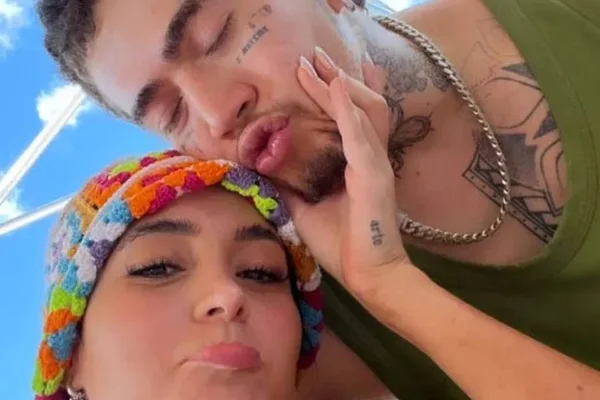 Whindersson Nunes surge ao lado da ex-namorada de Vitão em viagem