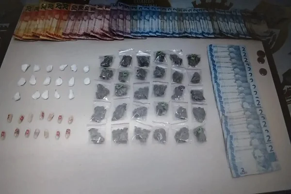 Vendedor de droga com “selo de qualidade” é preso após denúncia no PR